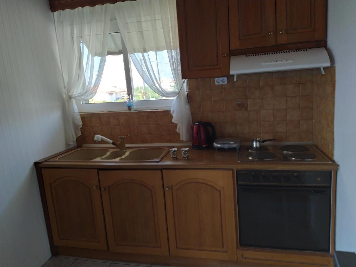 Number One Apartment Asprokklisi Exterior photo